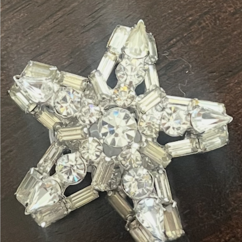 Sparkling Crystal Star Brooch 25.5g